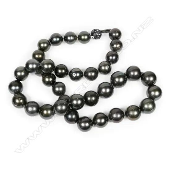 A cultured Tahitian black pearl necklace,