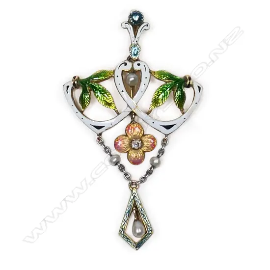 An Edwardian 15ct Art Nouveau enamel pendant,