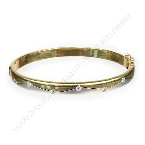 An 18ct yellow gold and diamond hinged bangle,