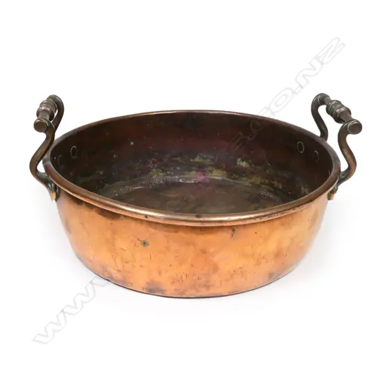 A 19thC copper sauté pan,