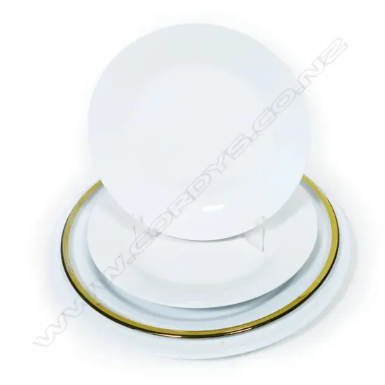A six place modern dinner service