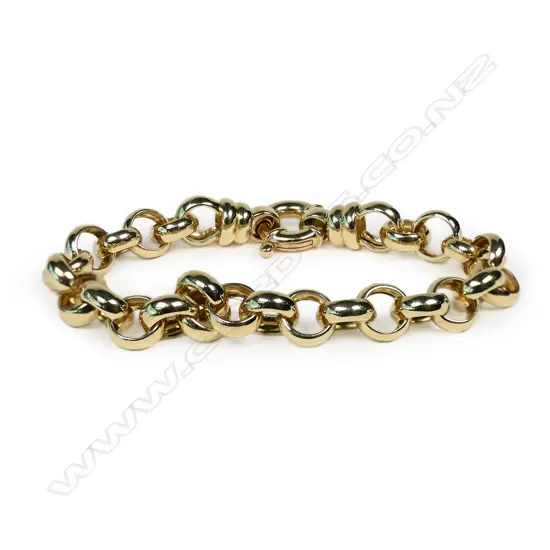 A classical 9ct yellow gold large belcher link bracelet,