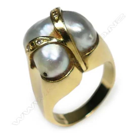 A stylish vintage 14ct yellow gold, baroque pearl and diamond ring,