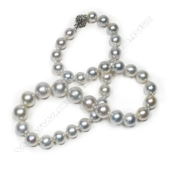A cultured South Sea pearl necklace,