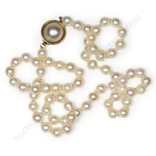 A uniform strand cultured pearl necklace with 9ct gold clasp,