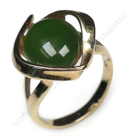 Peter Minturn 9ct yellow gold and pounamu vintage ring,