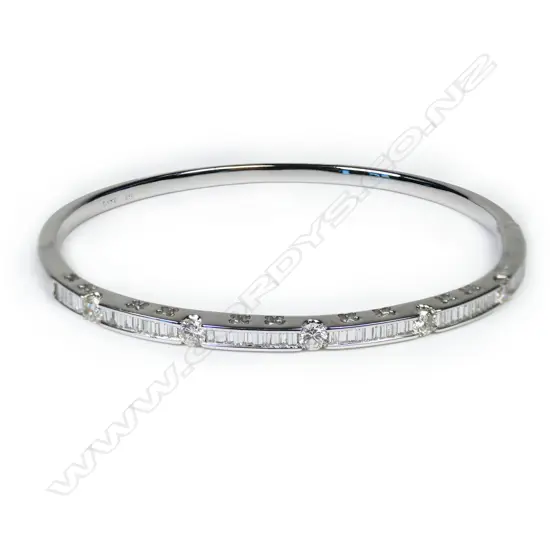 An 18ct white gold and diamond hinged bangle,