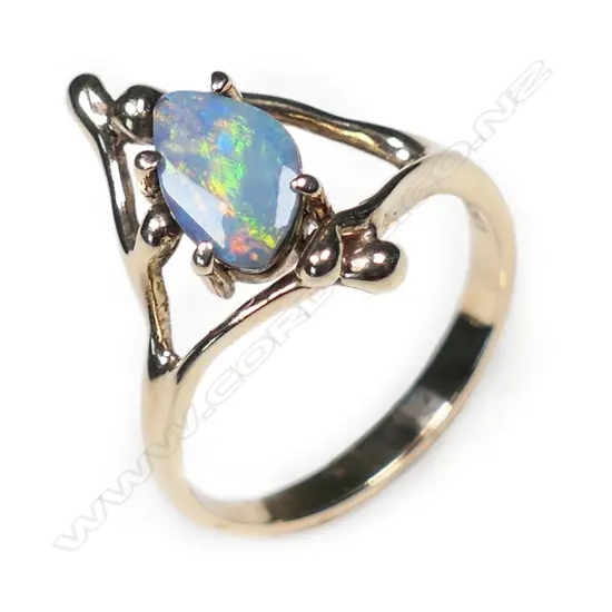 A 9ct gold and opal ring,