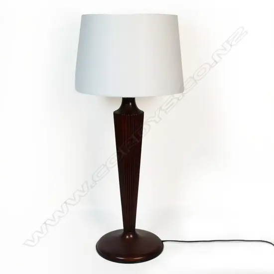Fluted mahogany table lamp, H.690mm