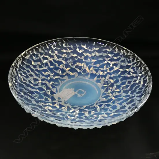 A Pierre D'Avesn opalescent glass bowl