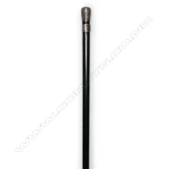 STERLING SILVER TOPPED EBONY CANE, SILVER COLLAR LONDON 1897, H.910mm