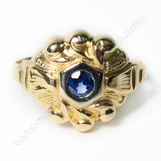 An 18ct gold, Ceylonese sapphire ring,