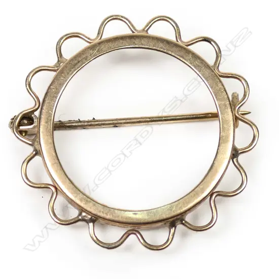 A vintage 9ct gold half sovereign mount,