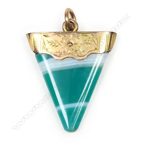 A Victorian 9ct gold and green banded agate pendant,
