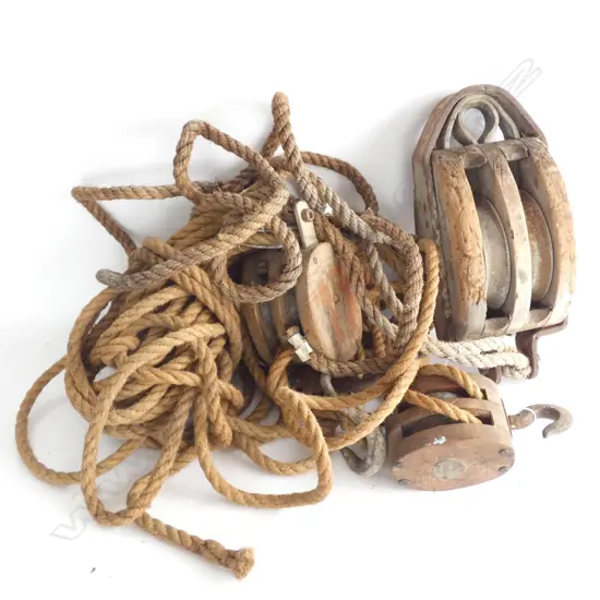 PR SM.OLD WOODEN & IRON PULLEYS WITH ROPE, L 135MM