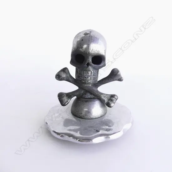 Chromed Skull & Cross bone car mascot,
