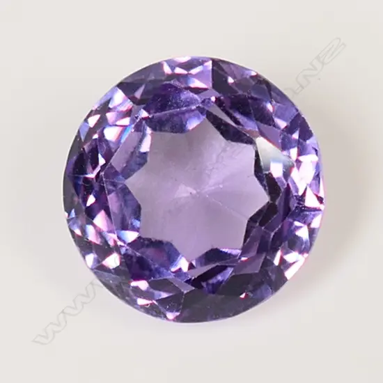 1 SYNTHETIC COLOUR-CHANGE SAPPHIRE, 7.42cts
