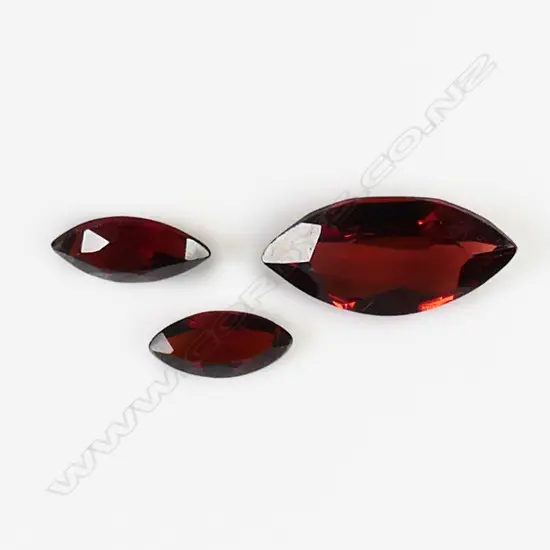 3 GARNETS, ALMANDINE/PYROPE TYPE, 1.60ct, RATING 3