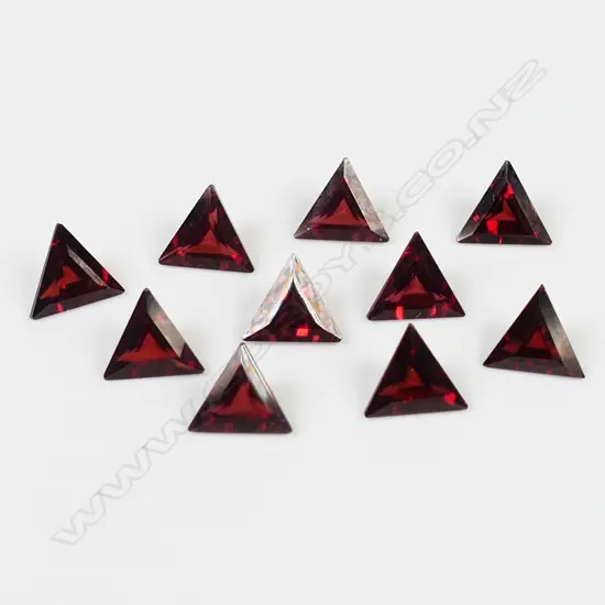 10 GARNETS, ALMANDINE/PYROPE TYPE, 7.60ct, RATING 3