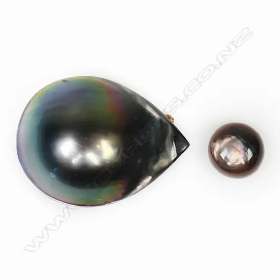 1 SOUTH SEA MABE CULTERED PEARL SET 22 x 17mm
