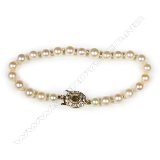 PEARL BRACELET WITH 18CT GOLD AND DIAMOND CLASP (AF)