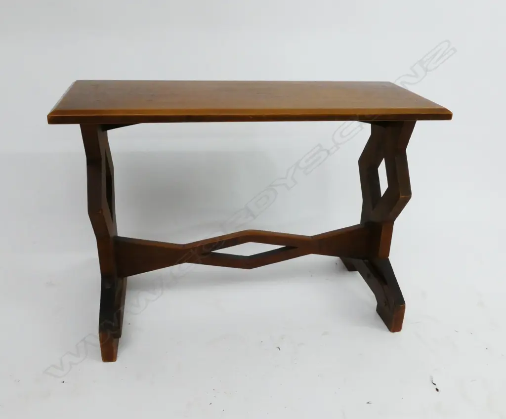 ARTS AND CRAFTS SIDE TABLE Image 1++