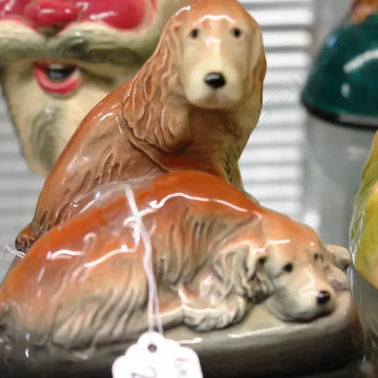 C.L. TWO DOGS ORN. - COLOURED