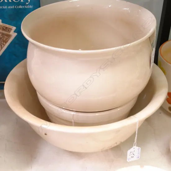 2 X C.L. MIXING BOWL & CHAMBER POT