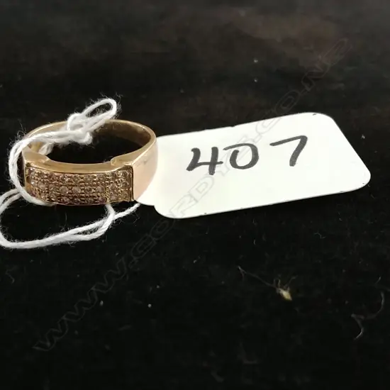14CT GOLD AND DIAMOND BAND 3.7gms