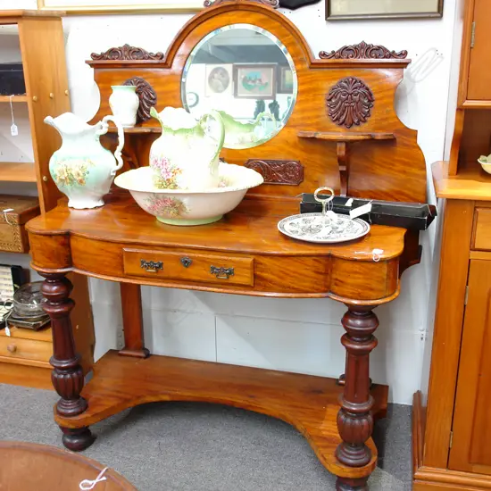 VICTORIAN MAHOGANY DRESSING TABLE