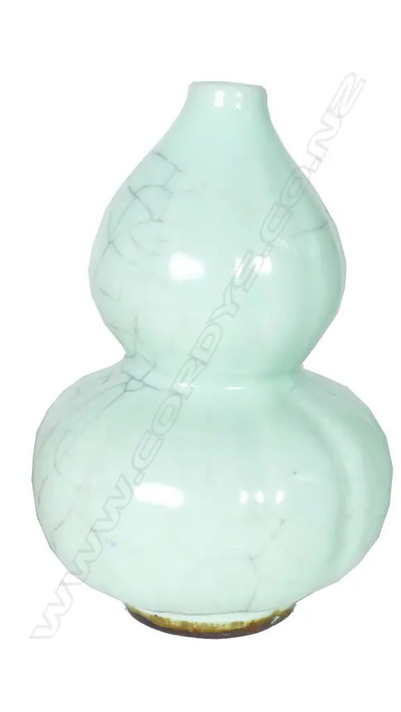 A Chinese porcelain double gourd vase Image 1++