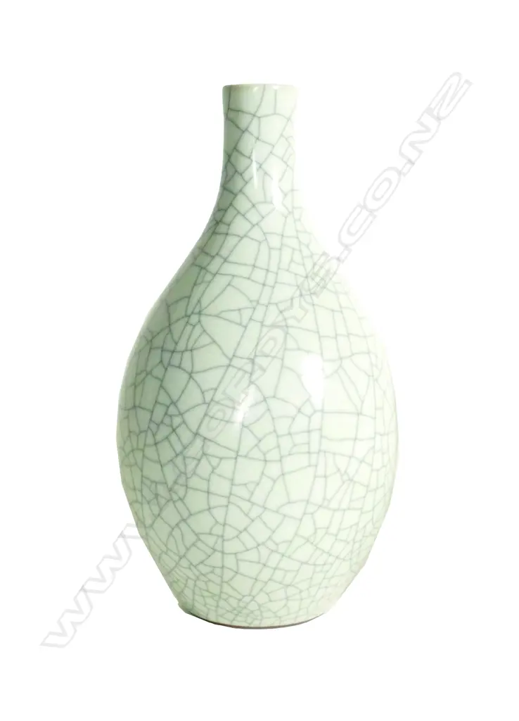 A Chinese porcelain ovoid vase Image 1++