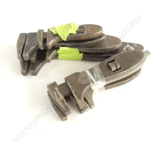 Sets of four and three steel calipers (7)