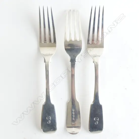 Three Victorian period fiddle pattern silver table forks. London 1844. 240gm