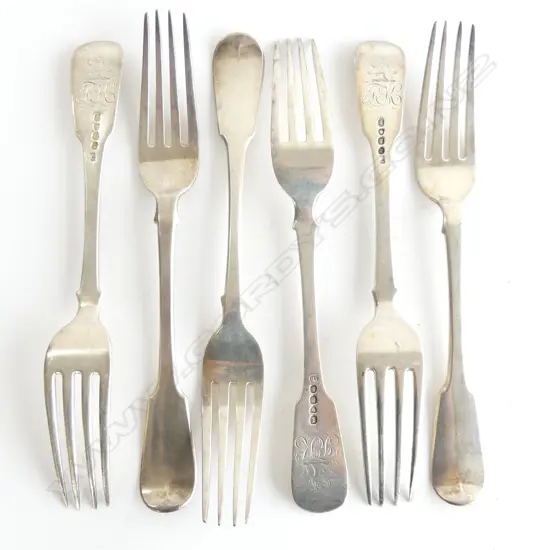 A set of six George IV period sterling silver fiddle pattern large table forks 400gm. Lion crested.