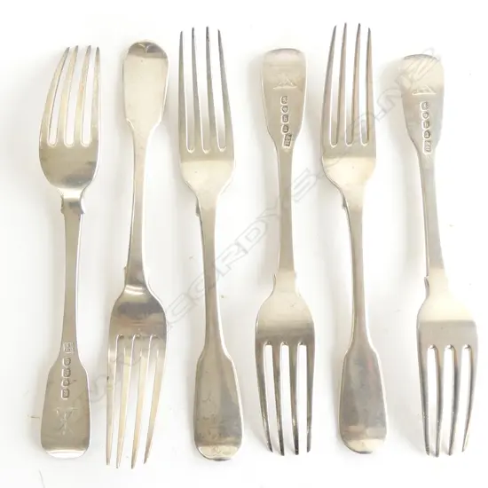 A set of six George IV period sterling silver fiddle pattern small table forks, London 1901. 320gm