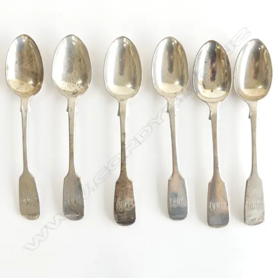 A set of six Victorian period sterling silver teaspoons fiddle pattern London 1884. 128gm