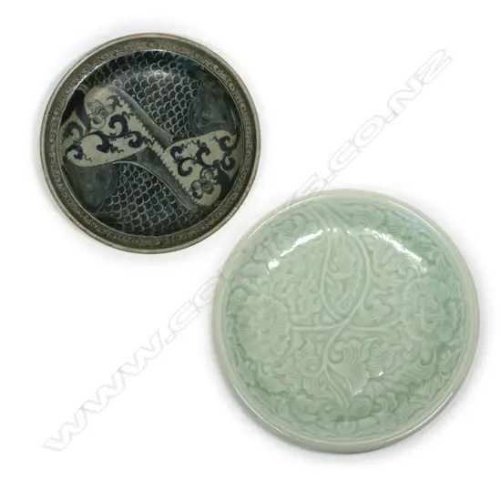 2 ORIENTAL PLATES. THAI CELADON & BLUE & WHITE. 