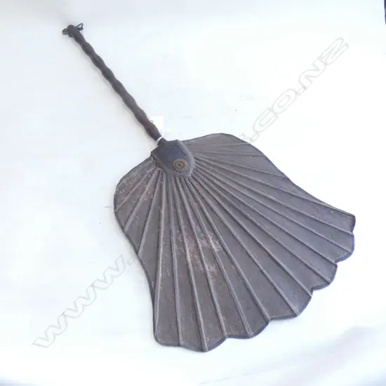 OLD CHINESE LGE FAN. HEAVY PAPER. WOOD HANDLE. L.690mm