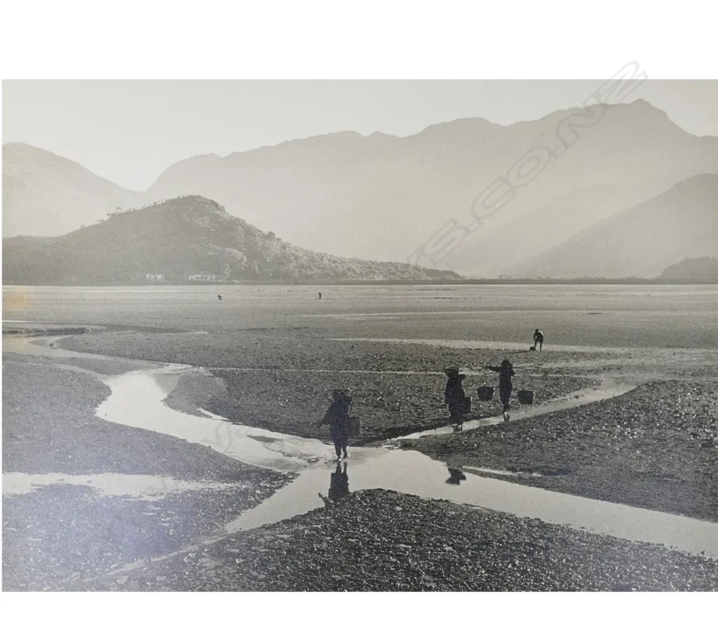 Seven early/mid 20thC black and white photographs Image 1++