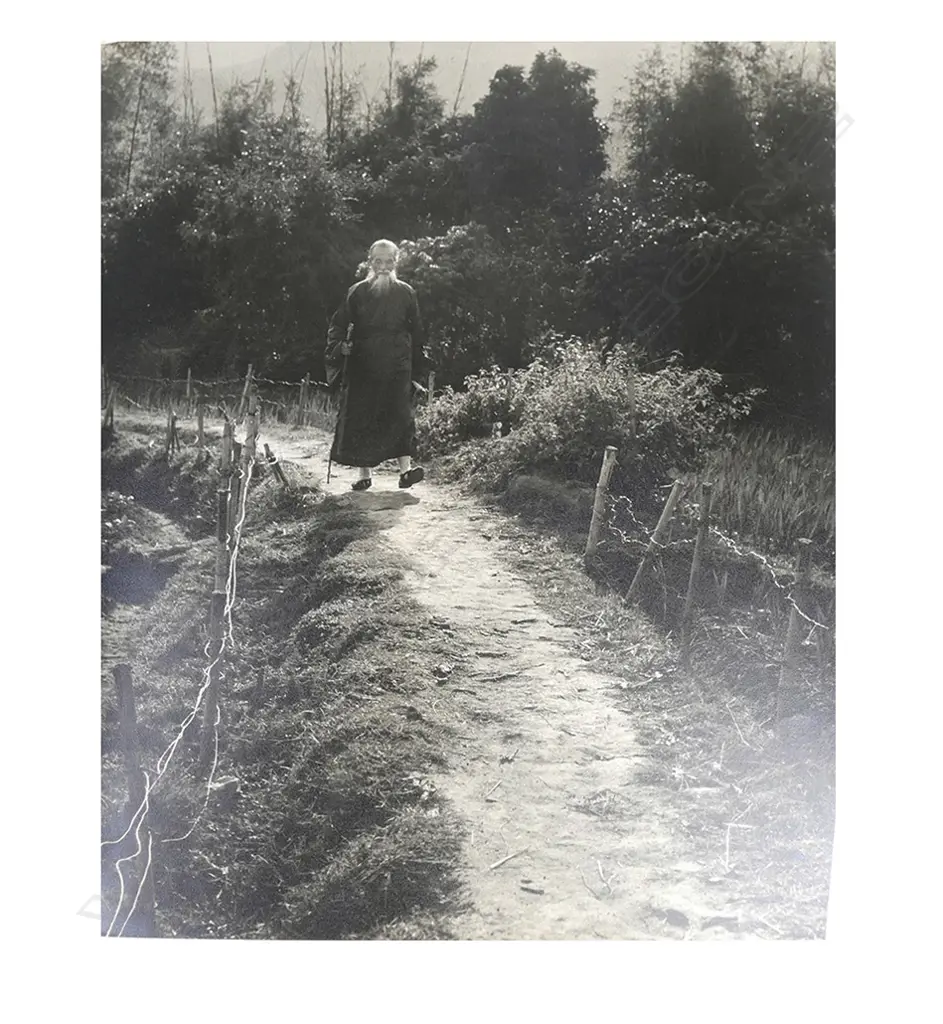 Seven early/mid 20thC black and white photographs Image 1++