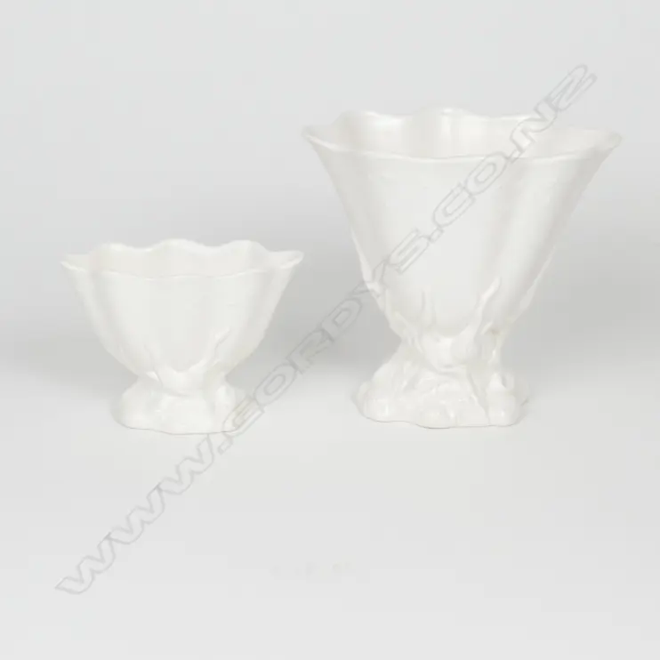 2 CREAM CROWN LYNN VASES, 676 & 643 Image 1++