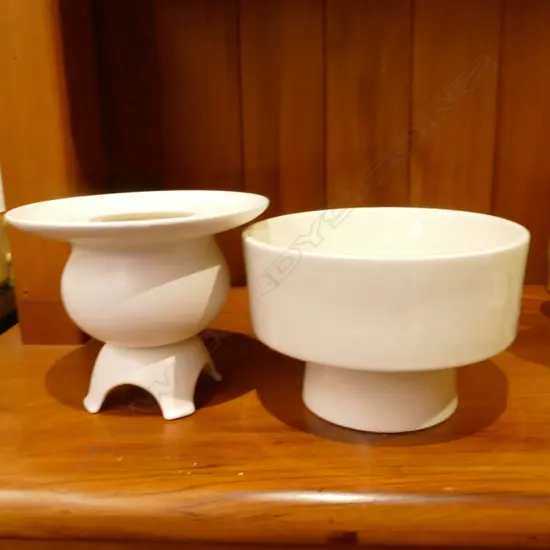 1 C/LYNN & 1 C/LYNN KELSTON PEDESTAL VASE