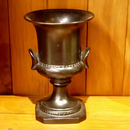 BLACK C/LYNN URN VASE