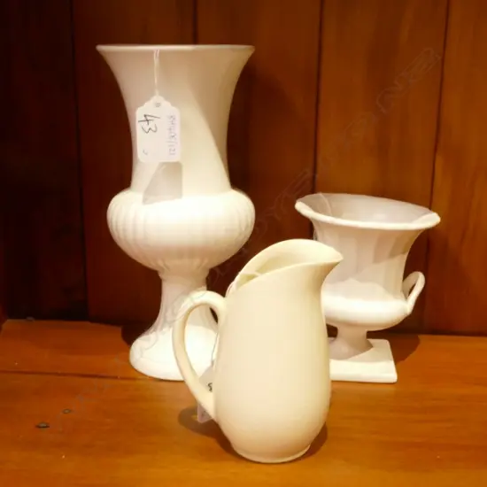 2 C/LYNN URN FLAIR VASES & 1 JUG