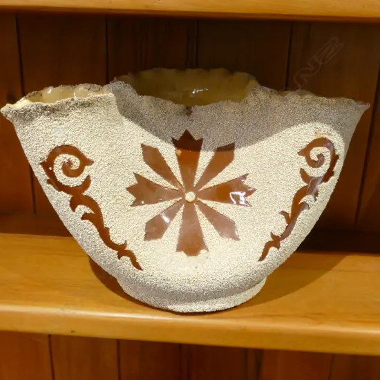 LEAR NZ POTTERY SCULPTED VASE