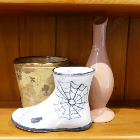 MILTON BEAKER & 2 TEMUKA PCS; BOOT + VASE