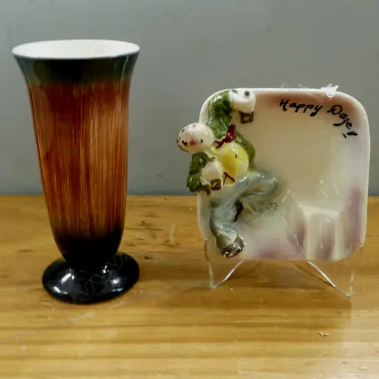 TITIAN STUDIO 'HAPPY DAZE' ASHTRAY & SM TALL VASE