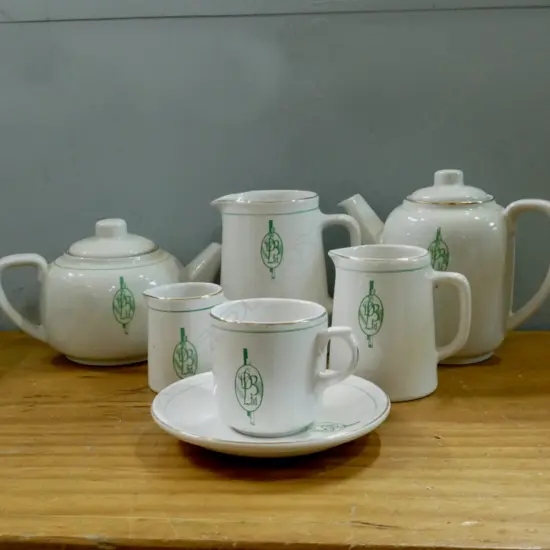 6 C/LYNN DE BRETTS HOTEL PCS; JUGS ETC