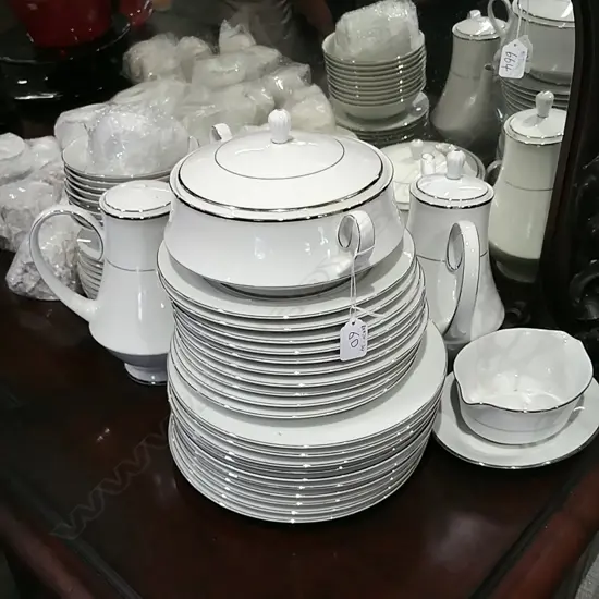 VERY LARGE NORITAKE "SPECTRUM" DINNER SERVICE
